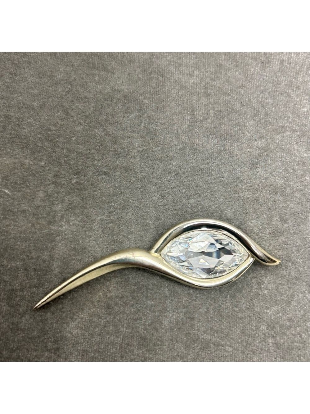 Silver tone rhinestone gem jewelled pin brooch